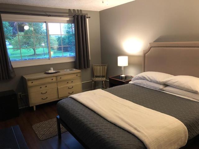 Inn Nightshade & Gardens *